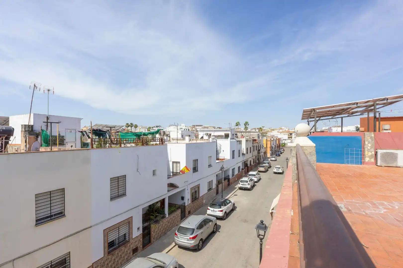Vista exterior de Casa adosada en venta en Guillena con Aire acondicionado, Calefacción y Terraza