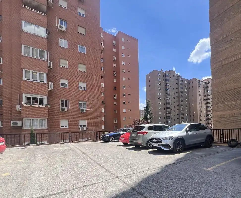 Parking of Flat for rent in Madrid  with Air Conditioner, Heating and Swimming Pool