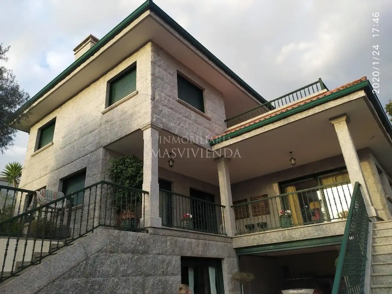 Vista exterior de Casa o xalet en venda en Poio amb Terrassa i Piscina