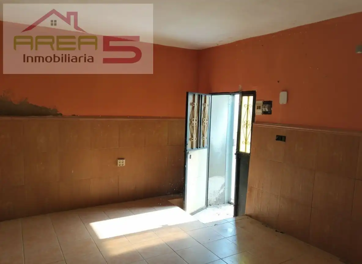 Casa adosada en venta en Logrosán