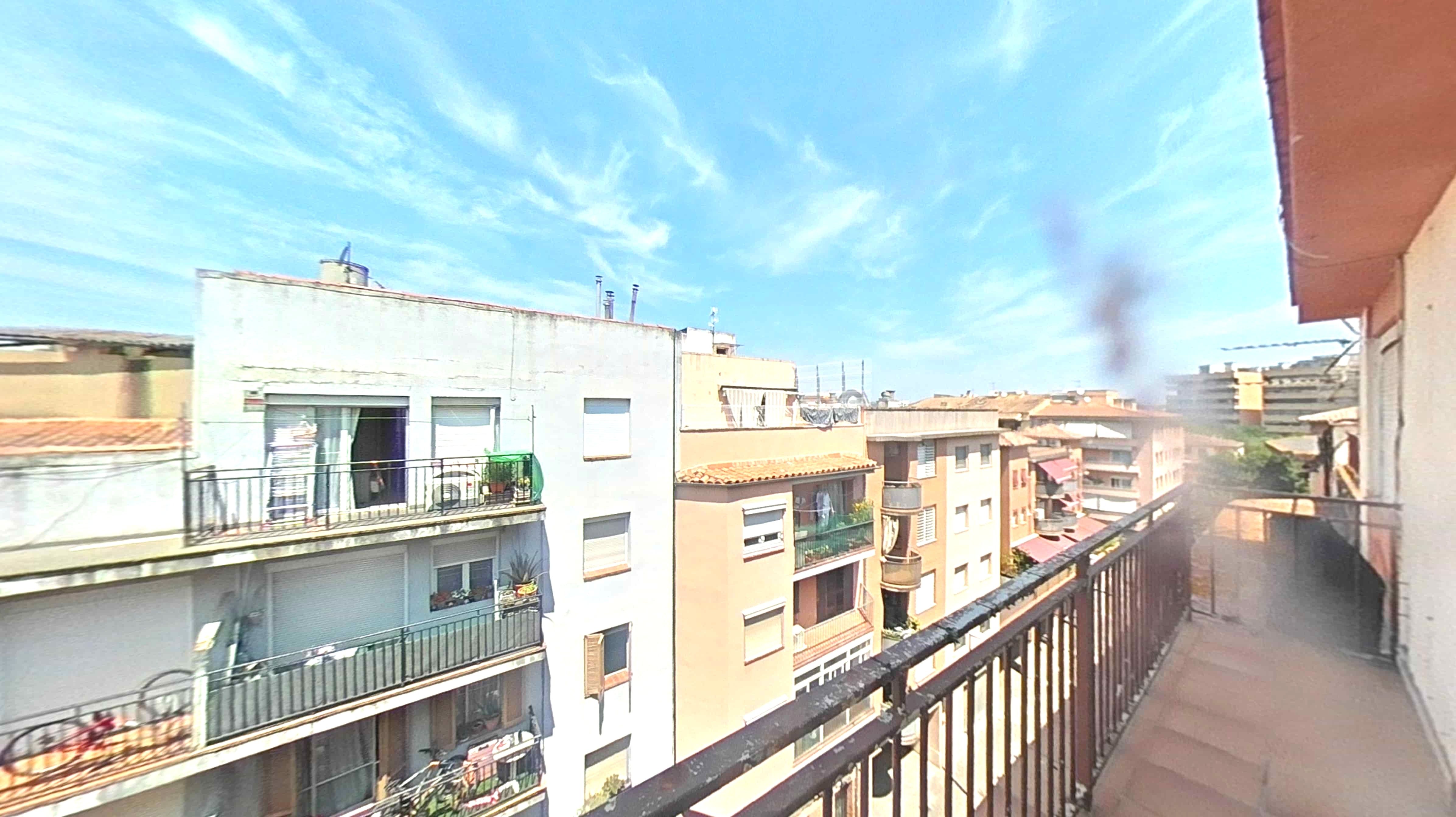 Vista exterior de Ático en venta en Girona Capital con Horno y Balcón