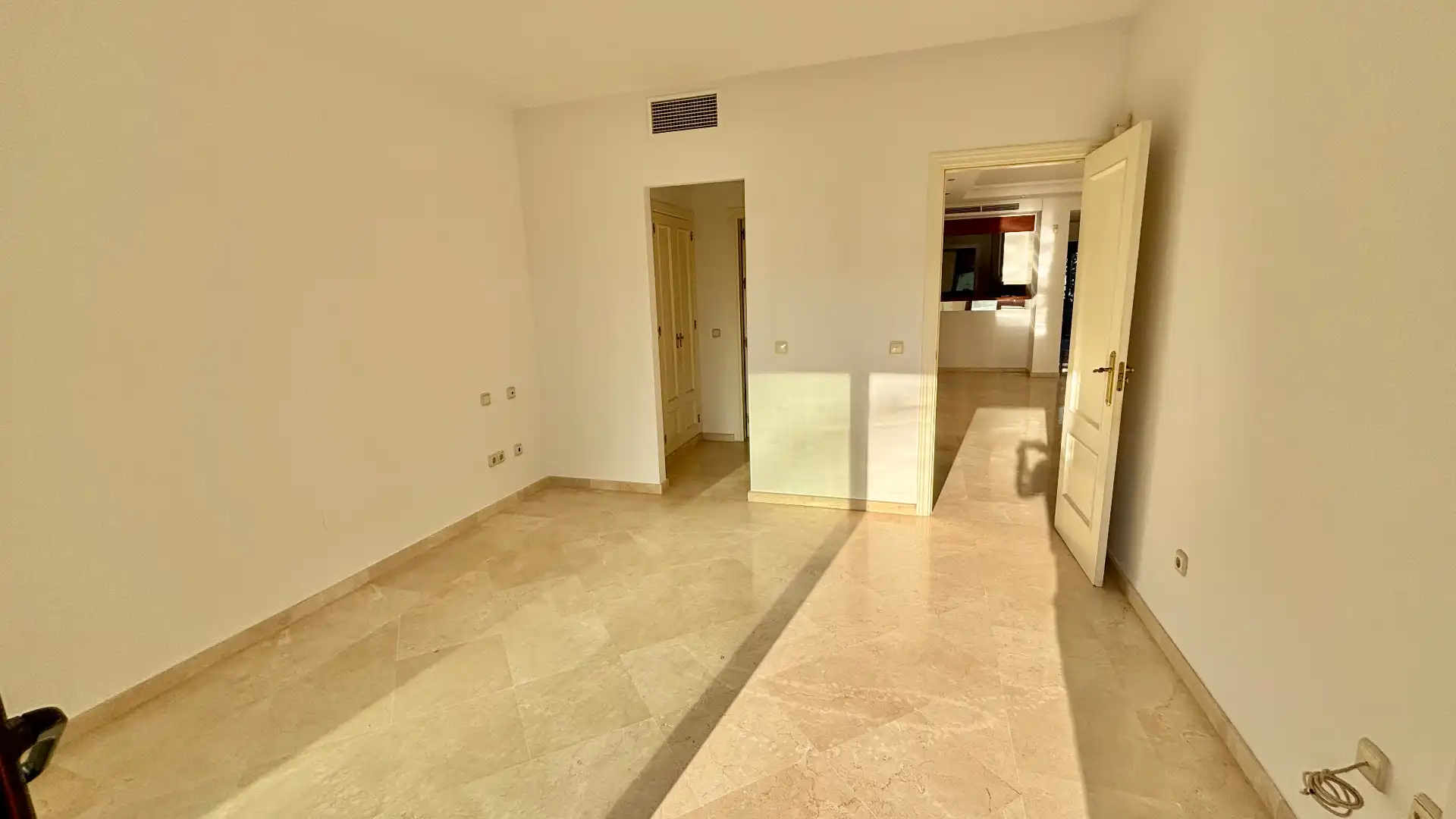 Flat for sale in Estepona  with Air Conditioner, Heating and Terrace
