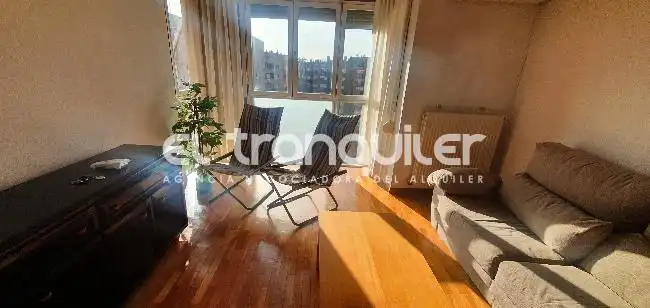 Living room of Flat for rent in Madrid  with Air Conditioner, Parquet flooring and Furnished