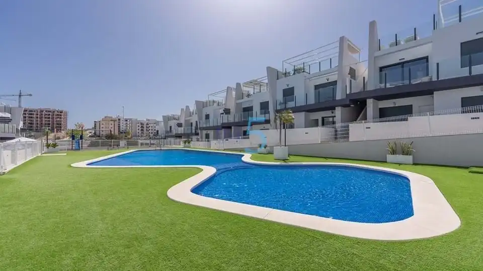 Schwimmbecken von Wohnung zum Verkauf in Santa Pola mit Klimaanlage, Terrasse und Schwimmbad