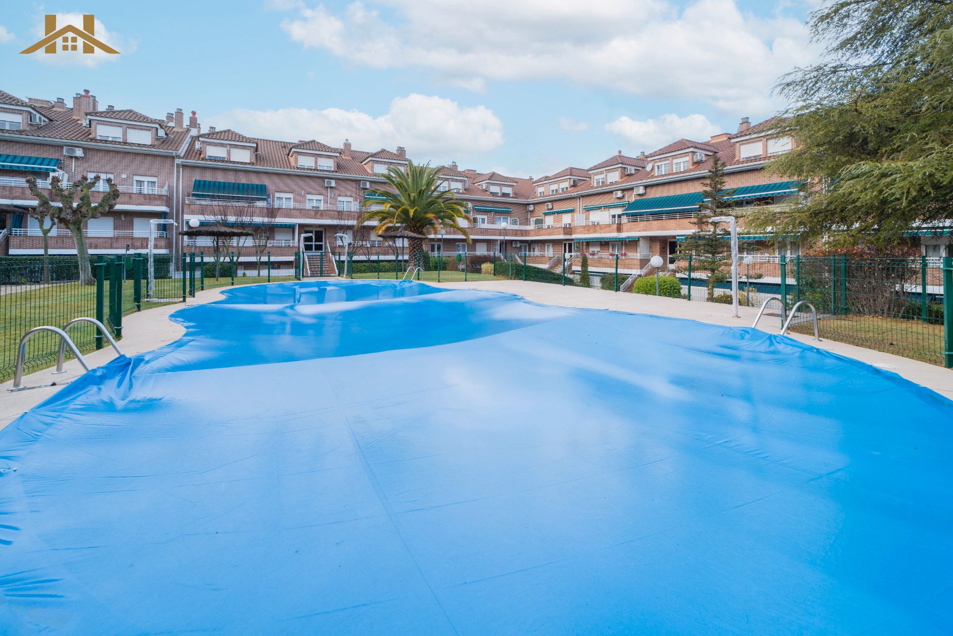 Piscina de Pis en venda en Sevilla la Nueva amb Aire condicionat, Calefacció i Balcó