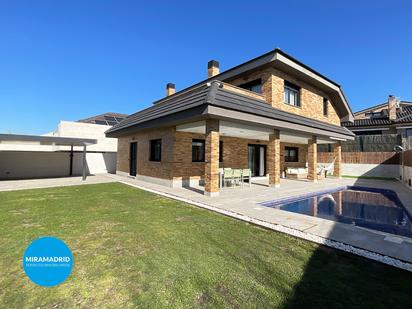 Vista exterior de Casa o xalet en venda en Paracuellos de Jarama amb Aire condicionat i Piscina