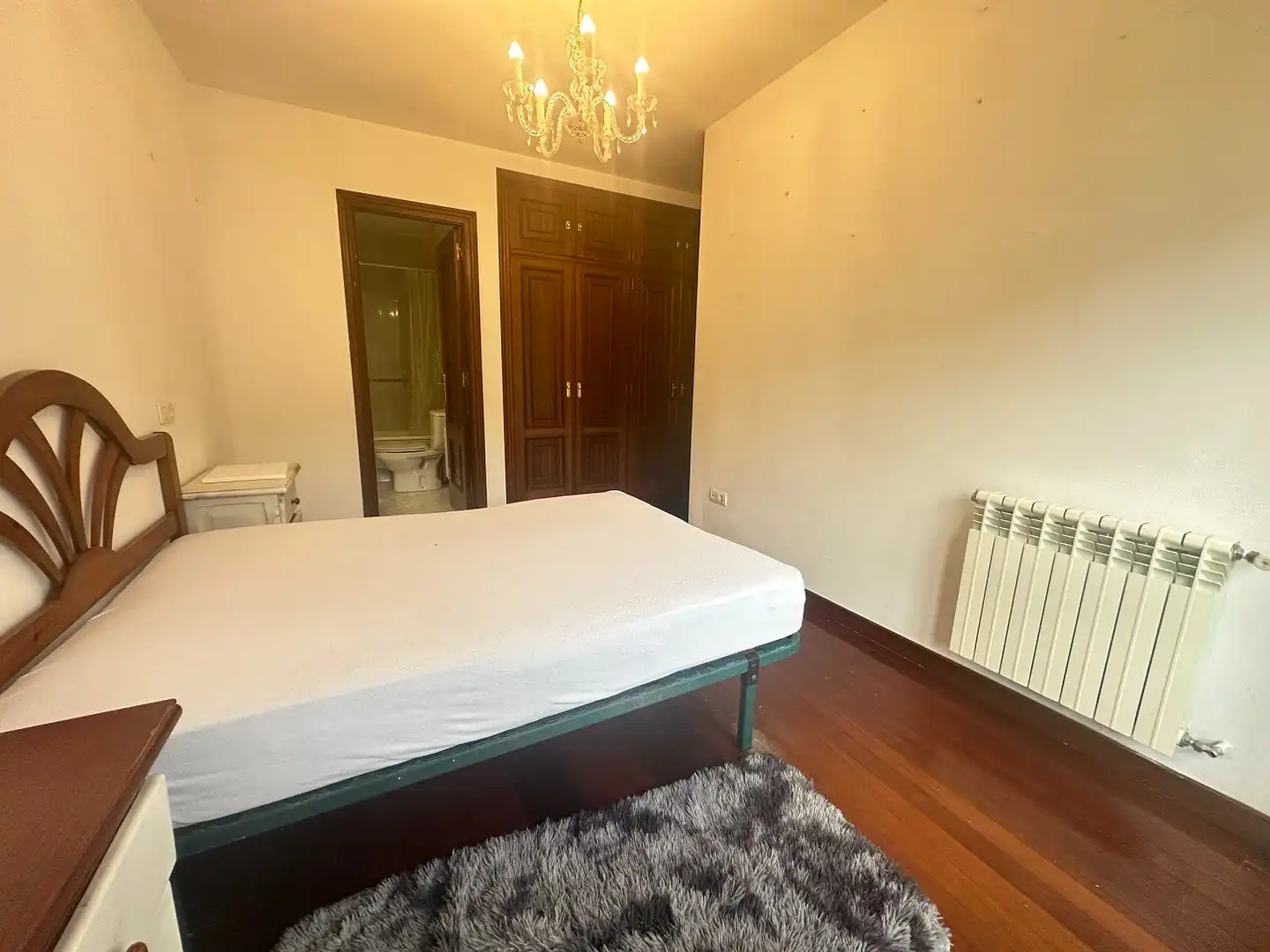 Habitación de Piso de alquiler en Santiago de Compostela  con Calefacción, Amueblado y Lavadora
