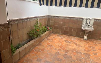 Terrasse von Einfamilien-Reihenhaus miete in Algeciras mit Klimaanlage