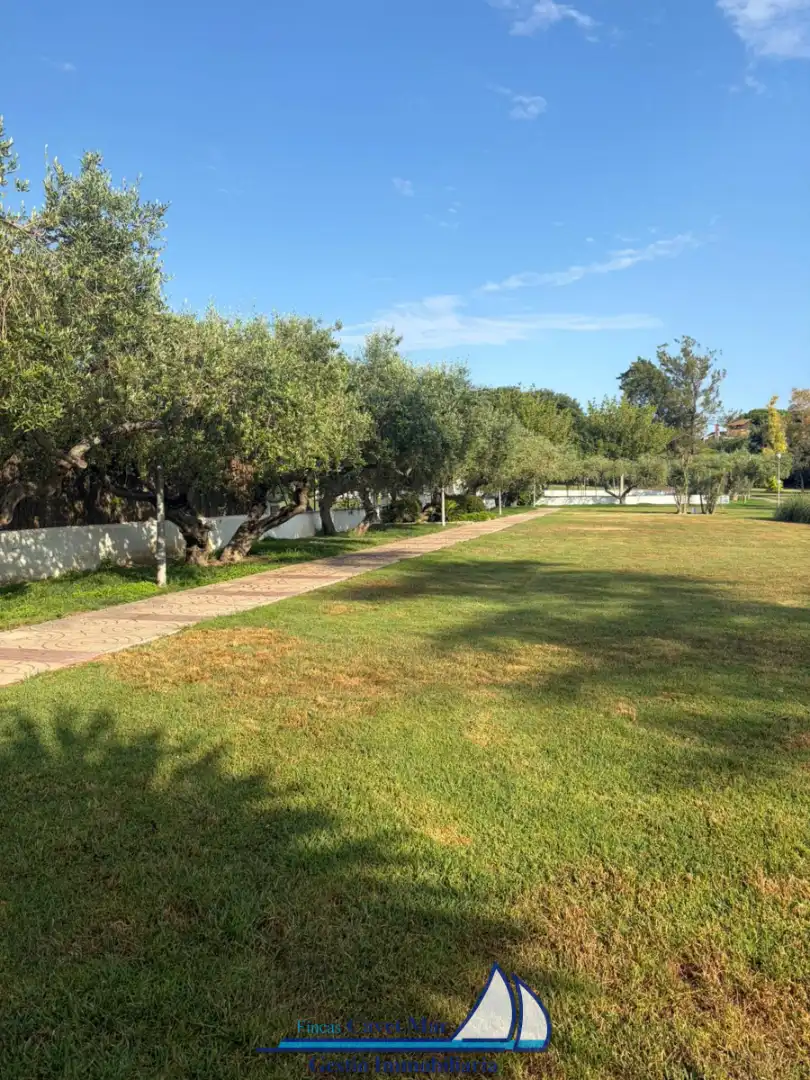 Jardí de Casa adosada en venda en Cambrils amb Aire condicionat, Calefacció i Jardí privat