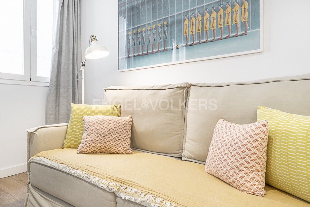 Sala de estar de Apartamento de alquiler en  Madrid Capital con Aire acondicionado, Calefacción y Amueblado