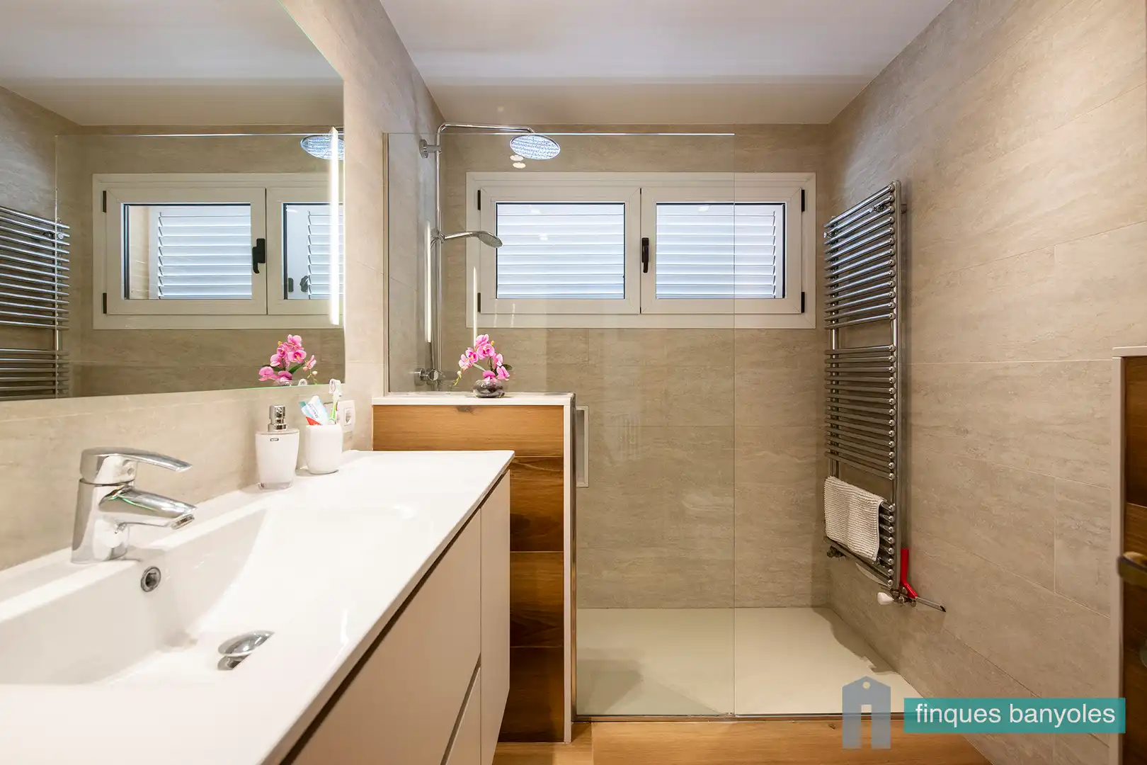 Bathroom of Houses for sale in Banyoles  with Air Conditioner, Heating and Private garden