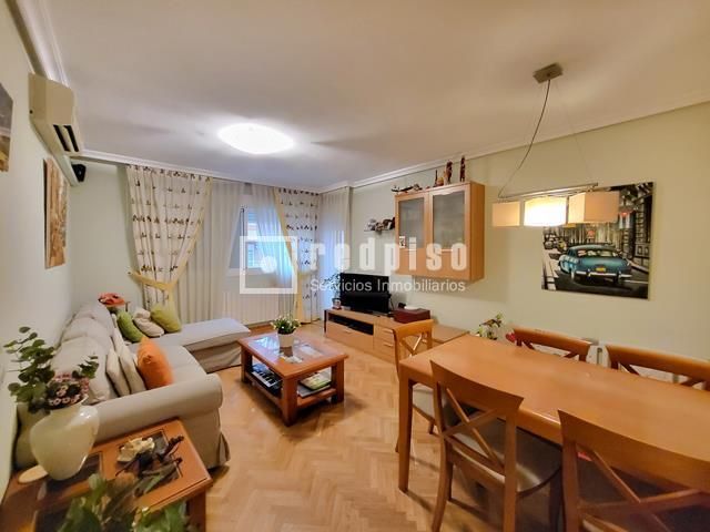 Living room of Flat for sale in Valdemoro  with Air Conditioner, Heating and Parquet flooring