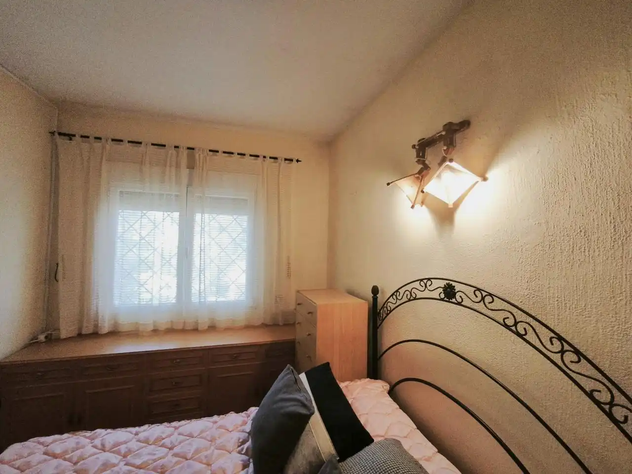 Dormitori de Casa o xalet en venda en Villa del Prado amb Aire condicionat, Calefacció i Jardí privat
