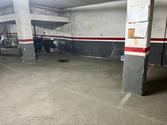 Garaje en Alquiler en Carrer de les Escoles en El Clot