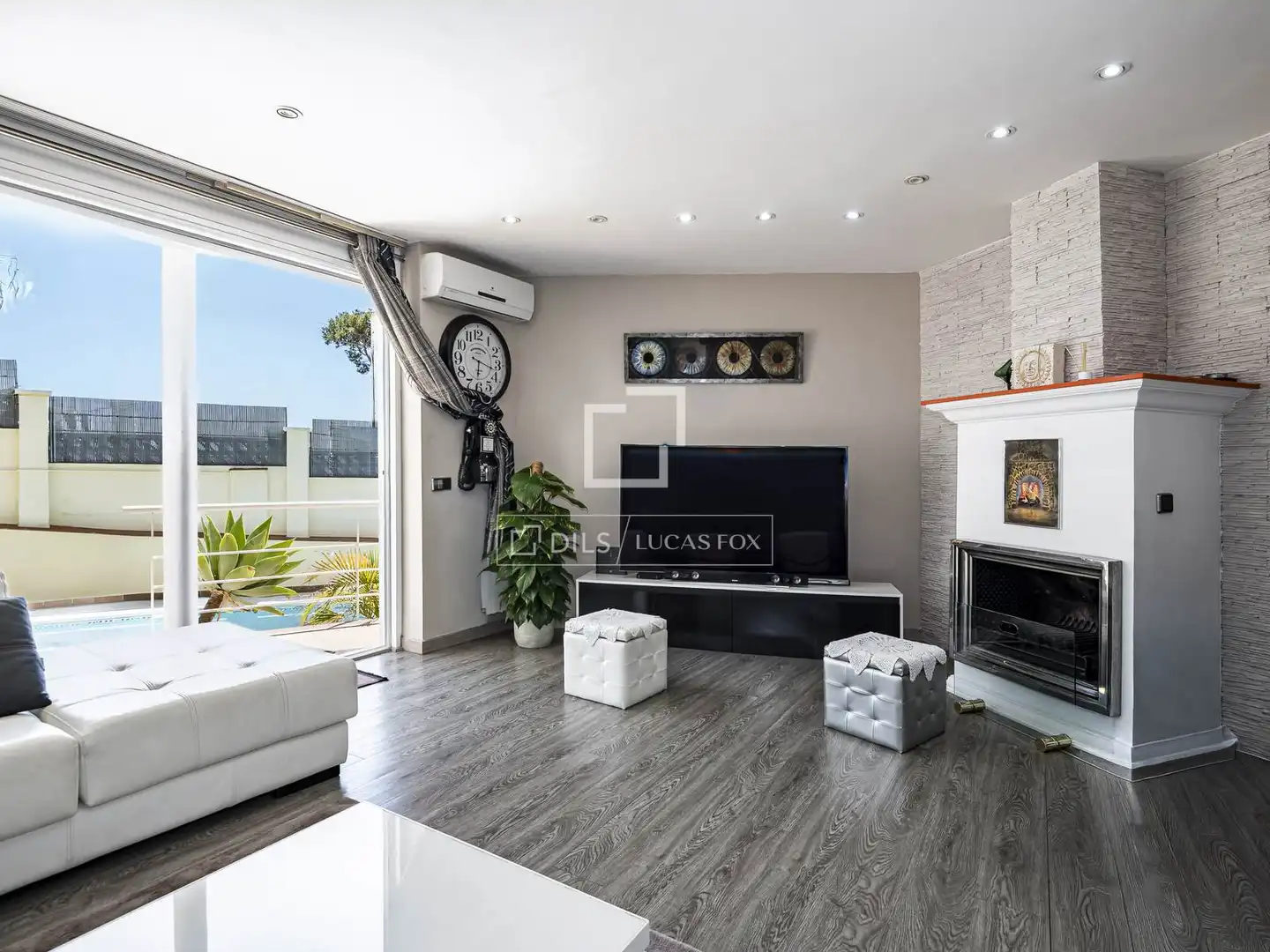 Sala d'estar de Casa o xalet en venda en Castelldefels amb Aire condicionat, Calefacció i Jardí privat