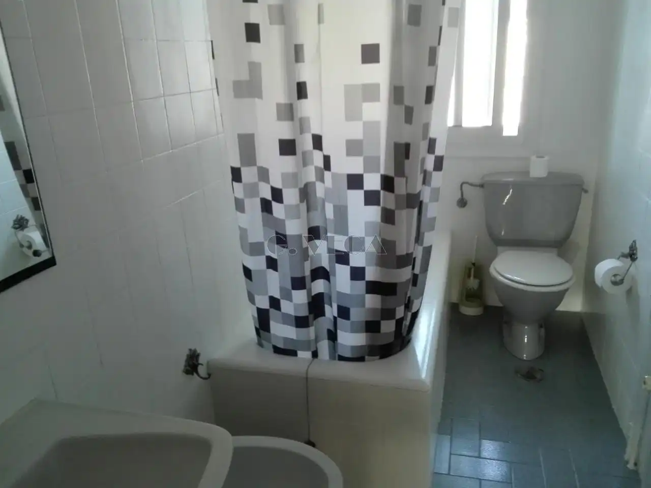 Bathroom of Flat for rent in Vigo   with Heating, Parquet flooring and Furnished