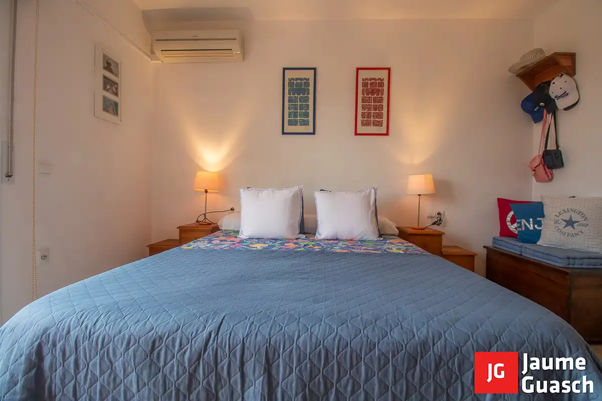 Schlafzimmer von Einfamilien-Reihenhaus zum Verkauf in Torredembarra mit Klimaanlage, Heizung und Privatgarten