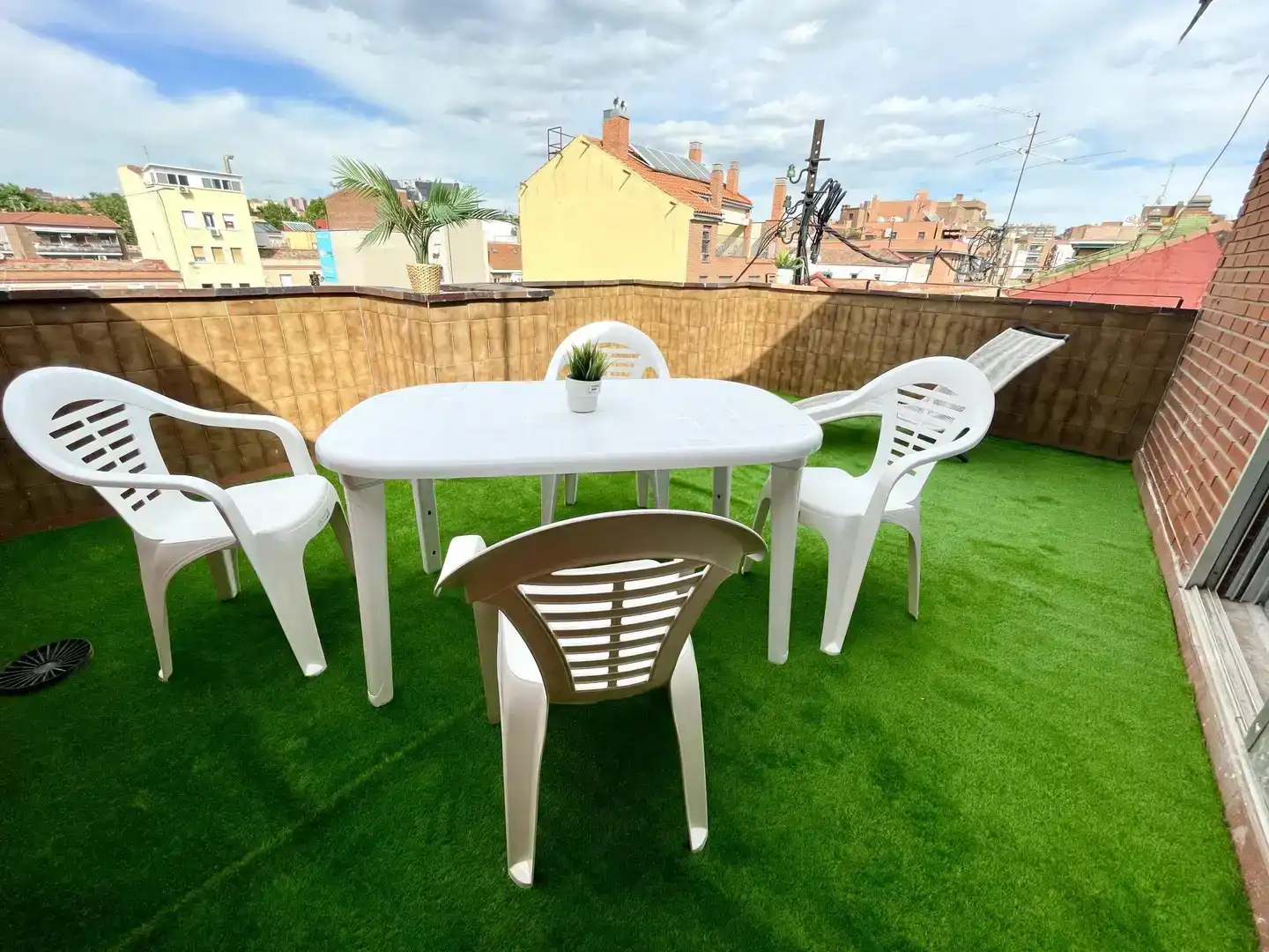 Terraza de Ático para compartir en Madrid con Parquet, Amueblado y Horno