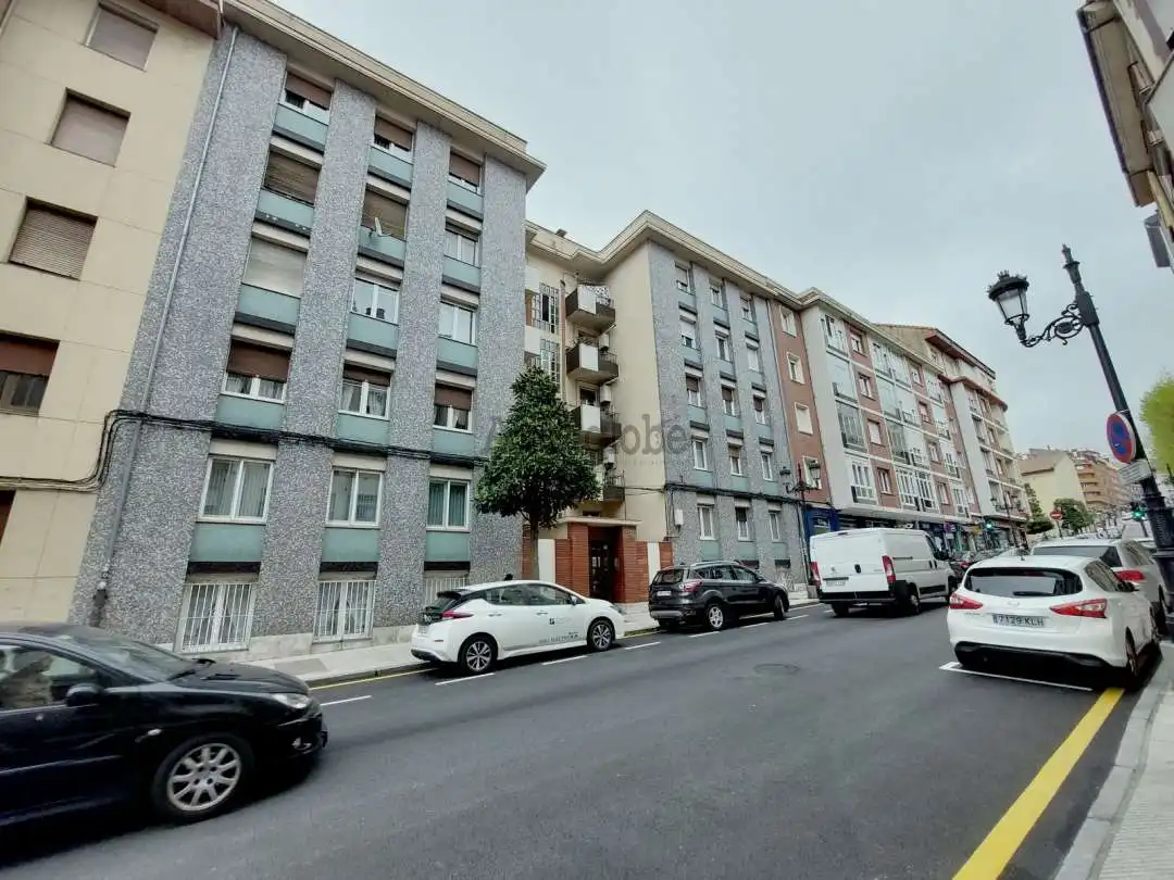 Flat for rent in Calle Padre Suárez, Santo Domingo - El Campillín