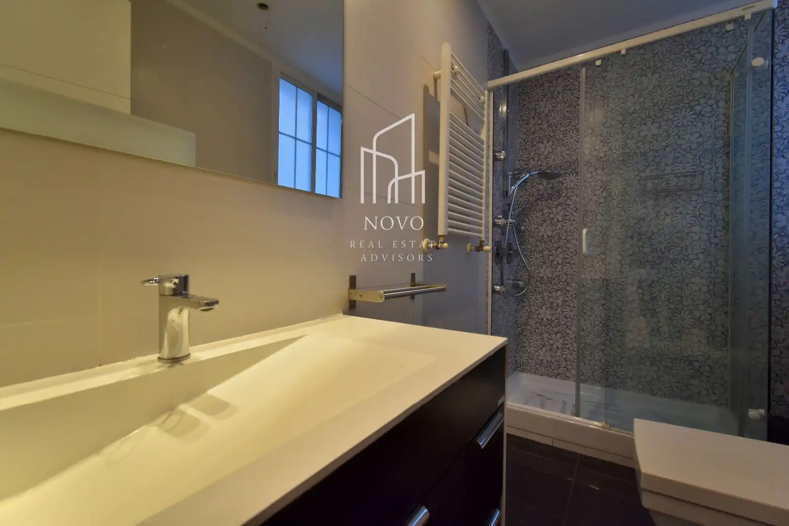 Badezimmer von Wohnung zur Miete in Madrid mit Klimaanlage, Heizung und Terrasse