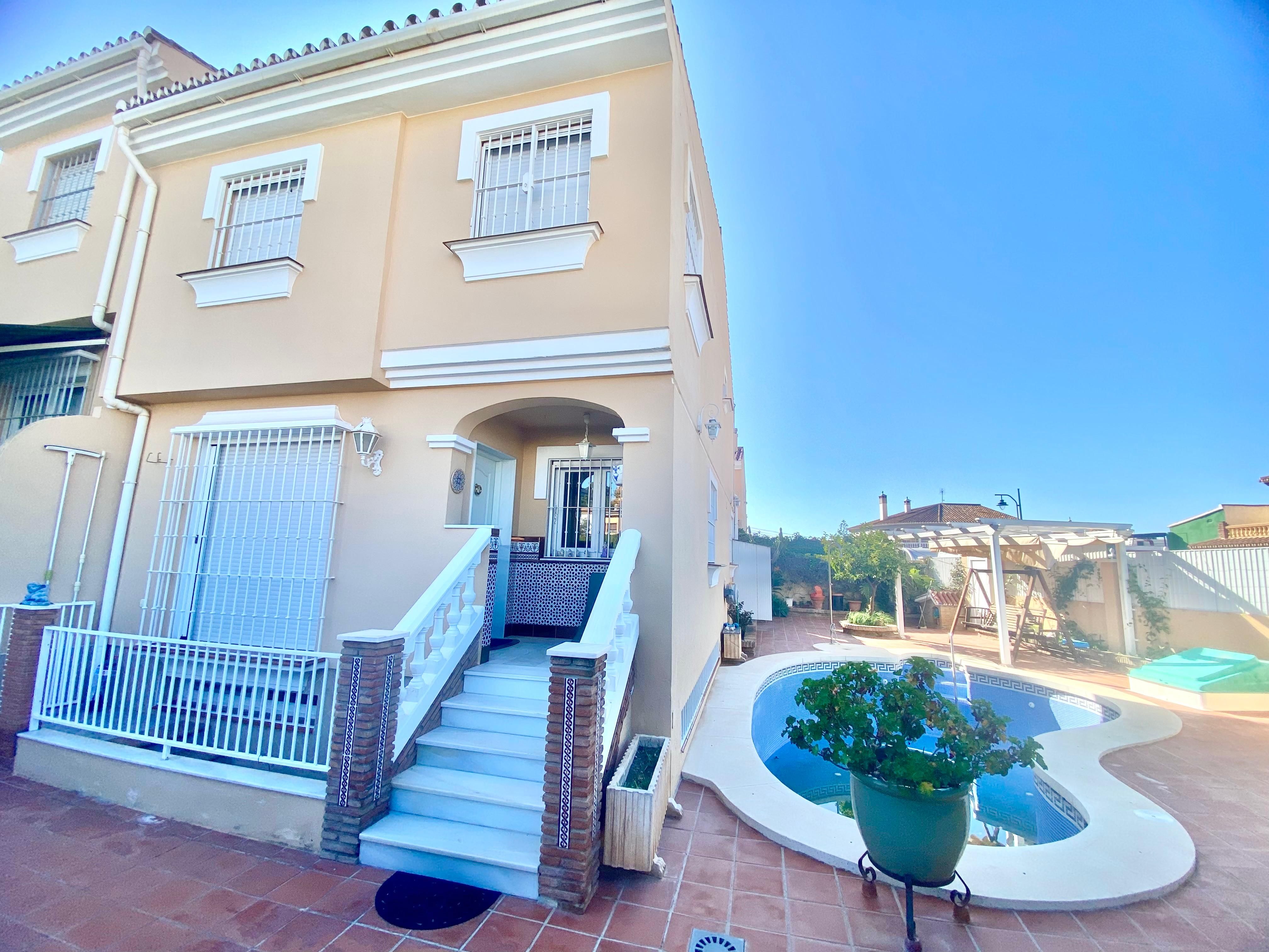 Exterior view of Single-family semi-detached for sale in Málaga Capital  with Air Conditioner, Heating and Private garden