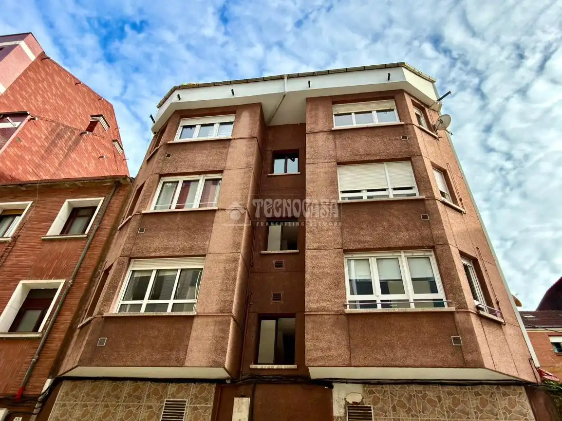 Vista exterior de Pis en venda en Gijón  amb Traster