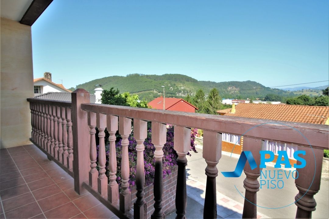 Terrassa de Casa o xalet en venda en Medio Cudeyo amb Calefacció, Jardí privat i Terrassa