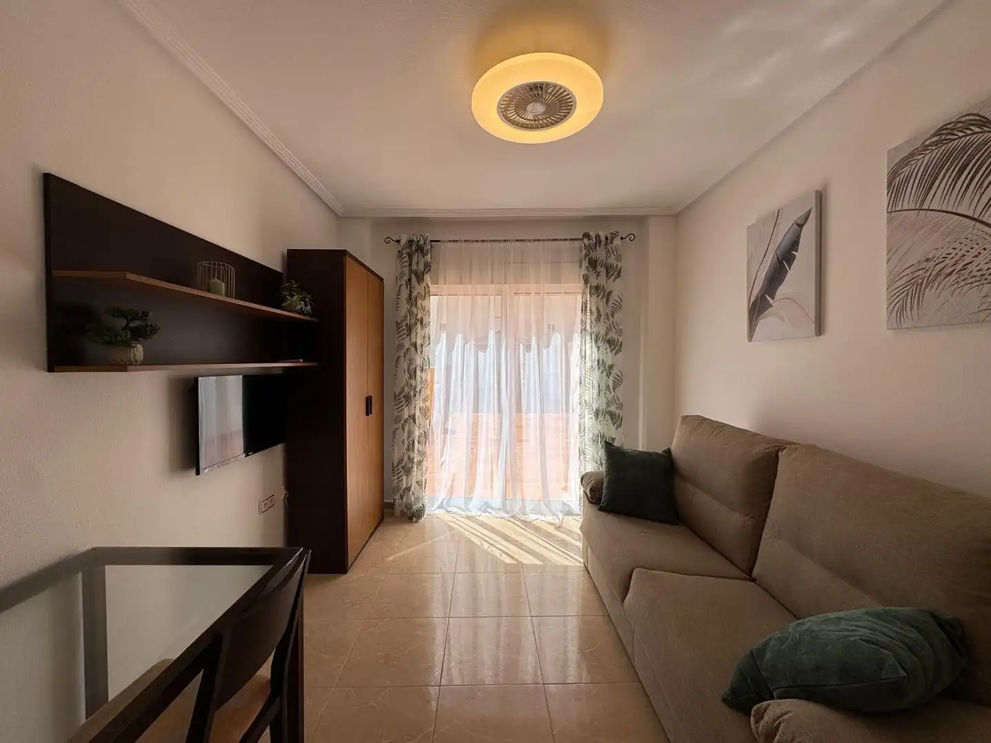 Sala de estar de Estudio en venta en Torrevieja con Aire acondicionado, Terraza y Amueblado