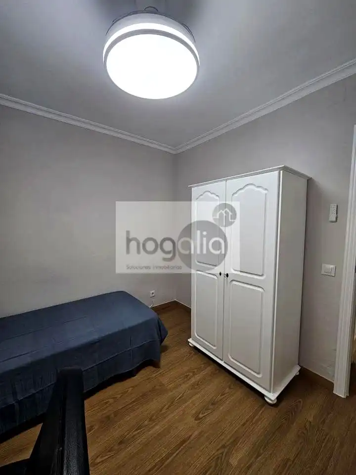 Bedroom of Flat for rent in Sevilla  with Air Conditioner, Terrace and Furnished