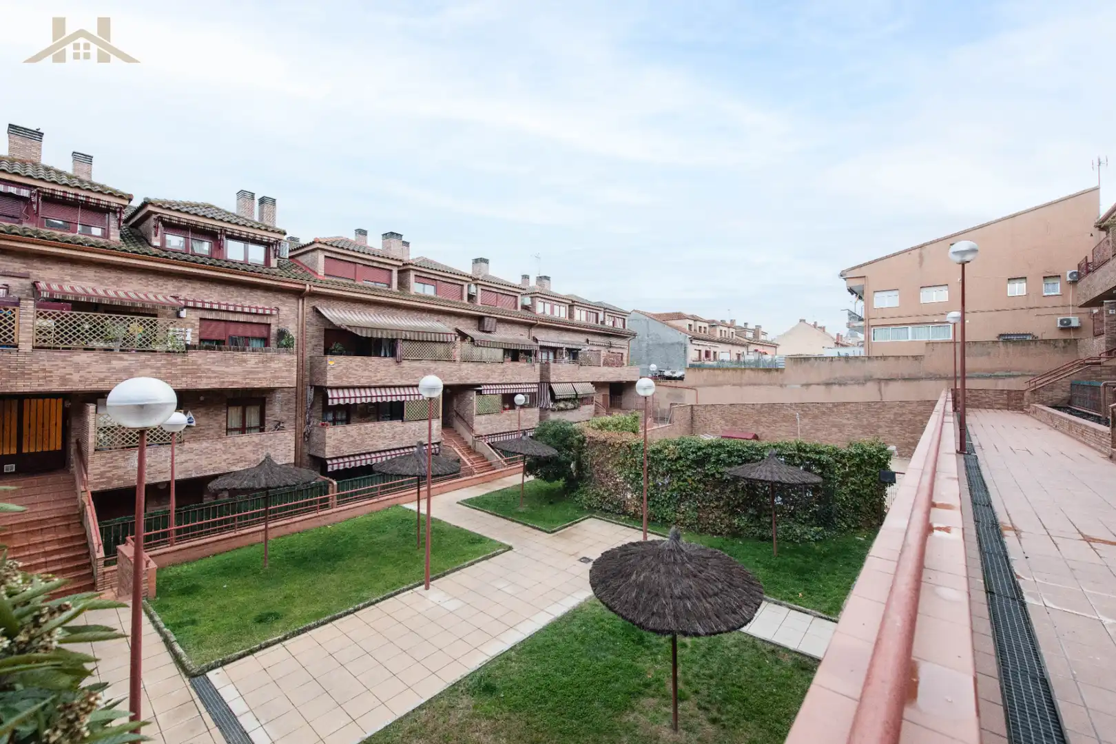 Vista exterior de Pis en venda en Sevilla la Nueva amb Calefacció i Piscina comunitària