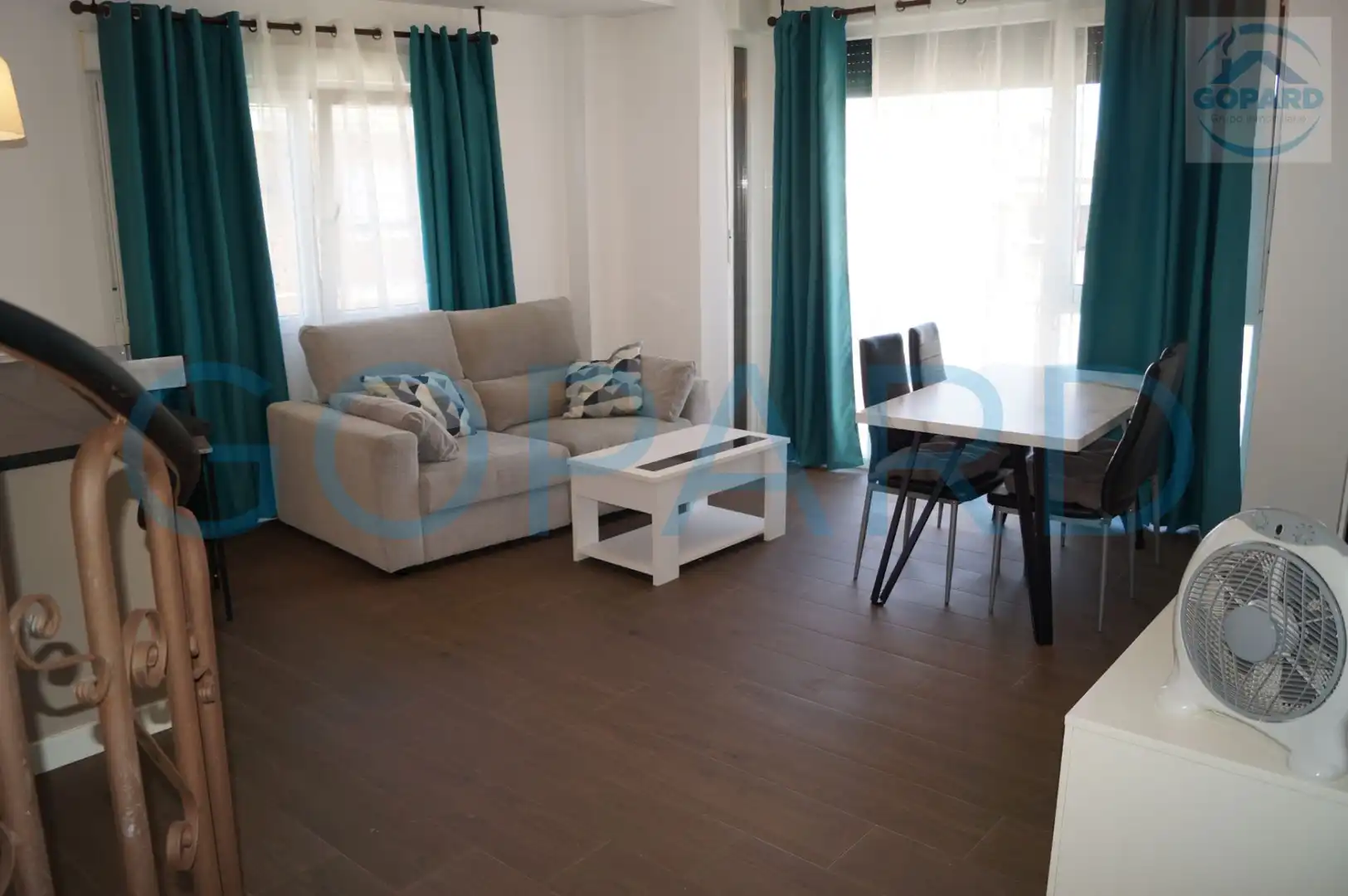 Sala d'estar de Dúplex de lloguer en Villanueva de la Cañada amb Aire condicionat, Calefacció i Moblat