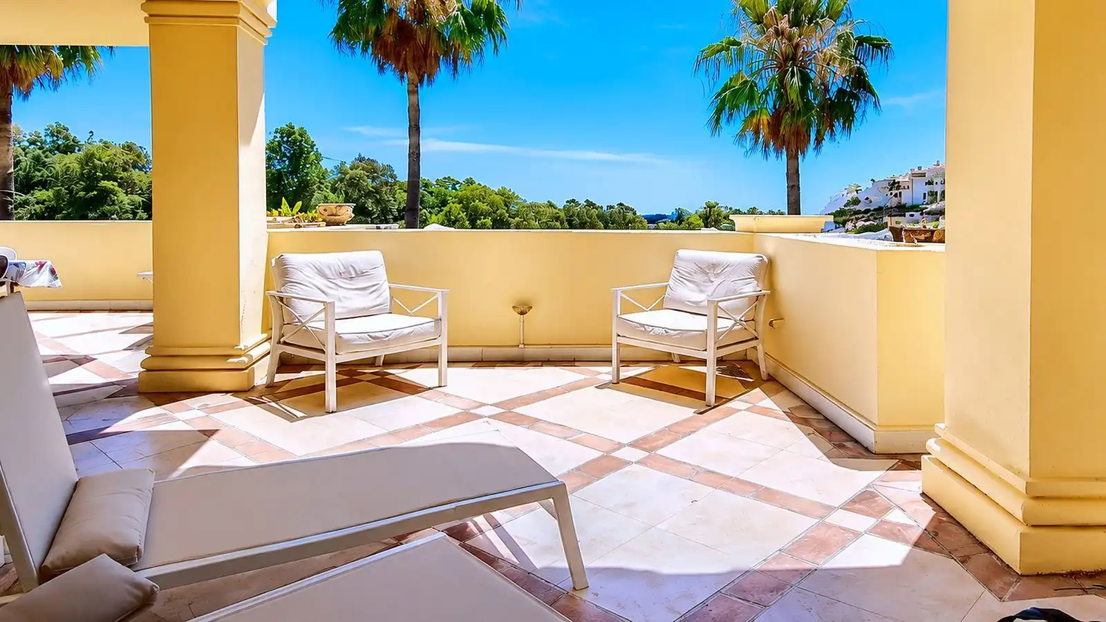 Apartment with pool for sale in Urbanizacion Majestic Hills 10, imagen 2