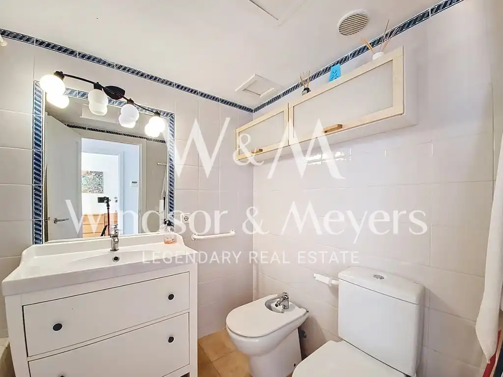 Bathroom of Flat for sale in Santa Eulària des Riu  with Air Conditioner, Furnished and Microwave