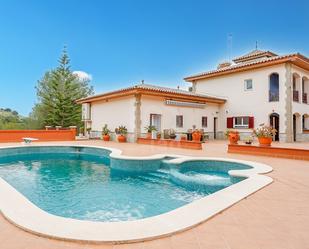 Swimming pool of House or chalet for sale in Badalona  with Air Conditioner, Heating and Terrace