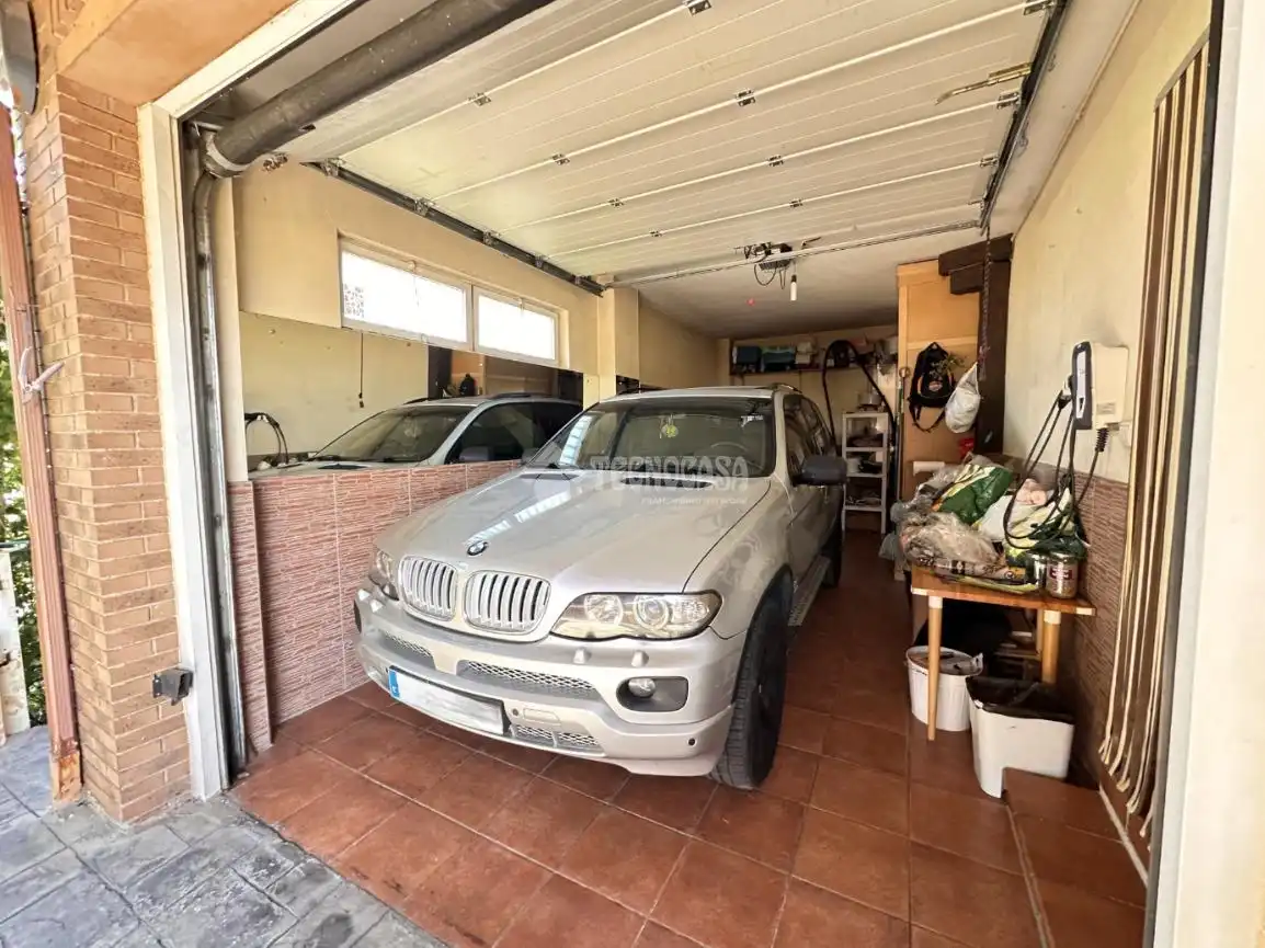 Parking of Detached homes for sale in Torres de la Alameda