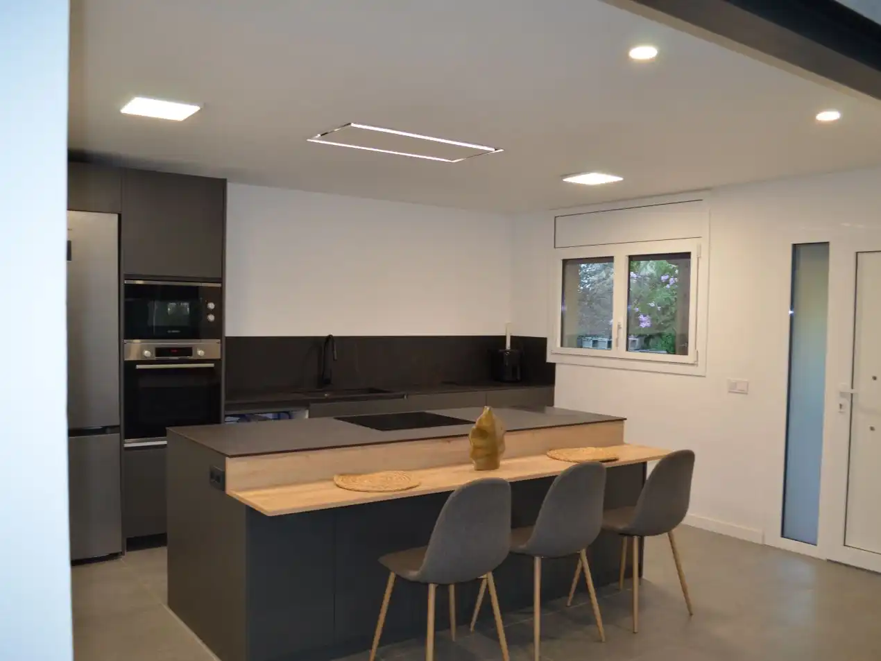 House with garden for sale in Carrer Enric Morera 21, imagen 3