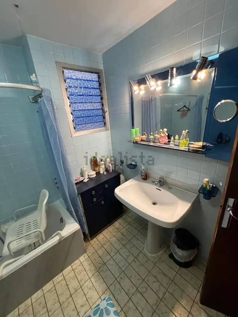 Bathroom of Flat for sale in Alcoy / Alcoi  with Air Conditioner, Heating and Storage room
