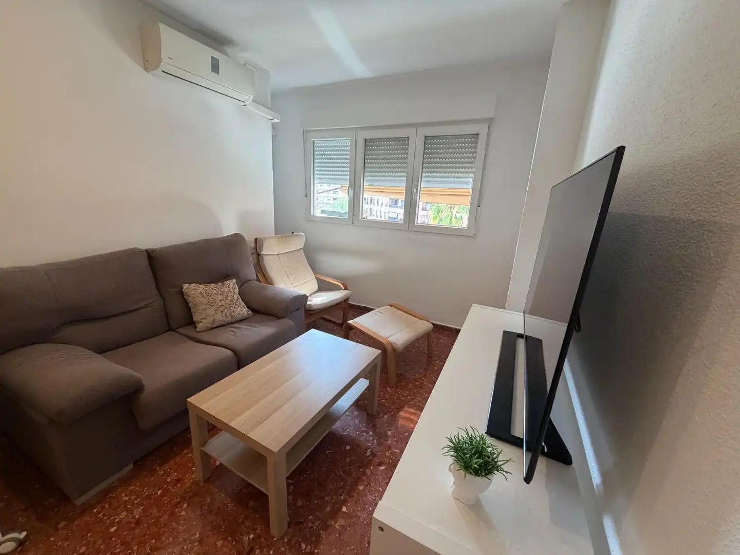 Sala de estar de Piso para compartir en Valencia con Aire acondicionado, Trastero y Amueblado