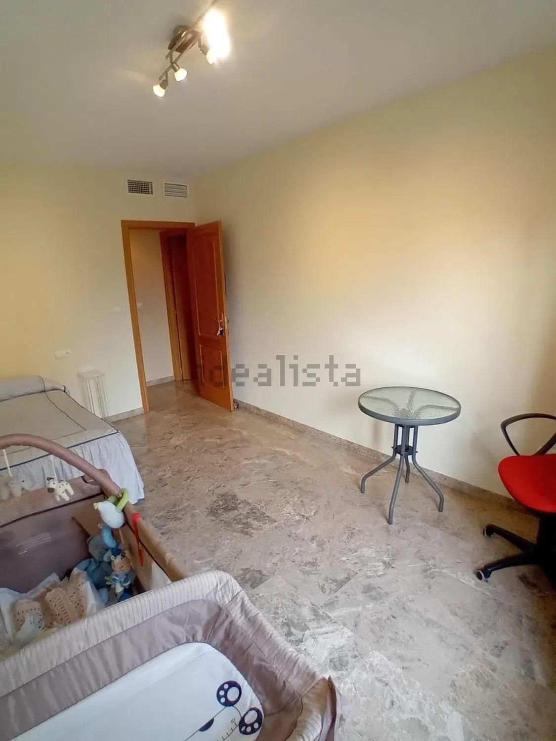 Dormitori de Casa adosada de lloguer en Novés amb Terrassa i Piscina comunitària