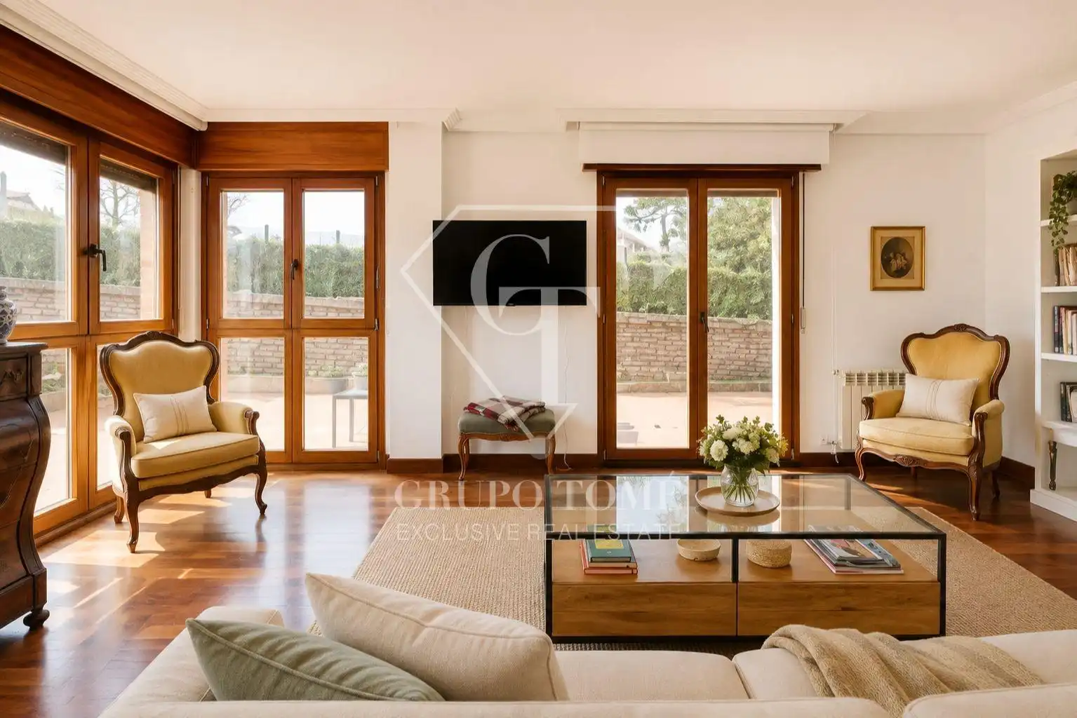 Sala d'estar de Planta baixa en venda en Donostia - San Sebastián  amb Calefacció, Jardí privat i Terrassa