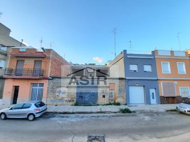 Wohnbaugrundstück zum Verkauf in Casc Urbà
