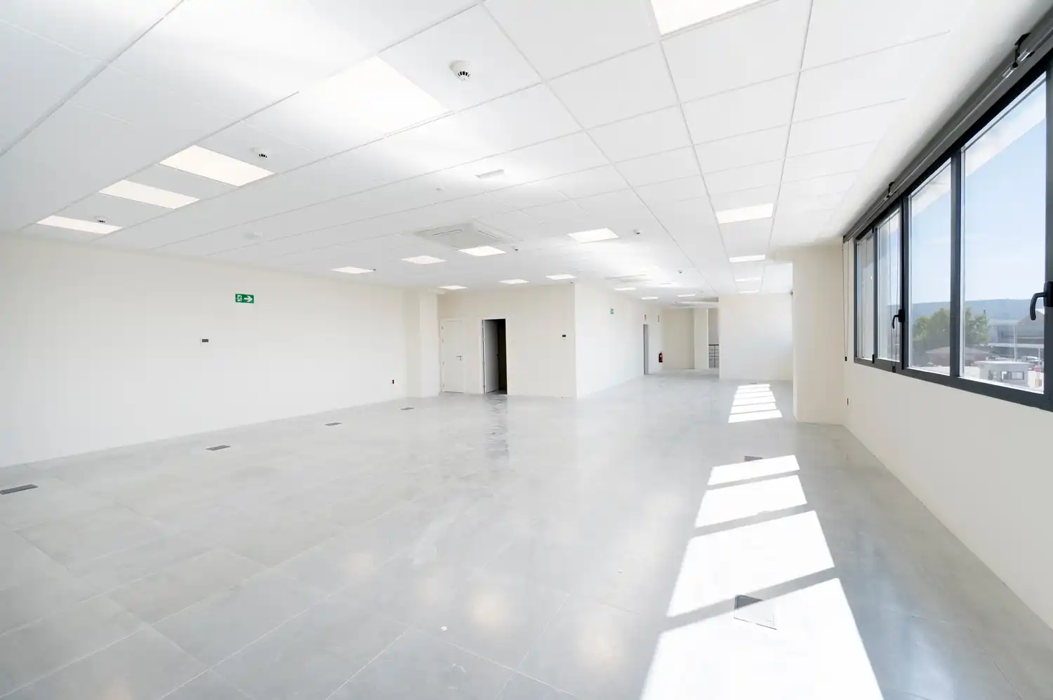 Industrial building with lift to rent in Carrer Pou del Merli 58, imagen 4