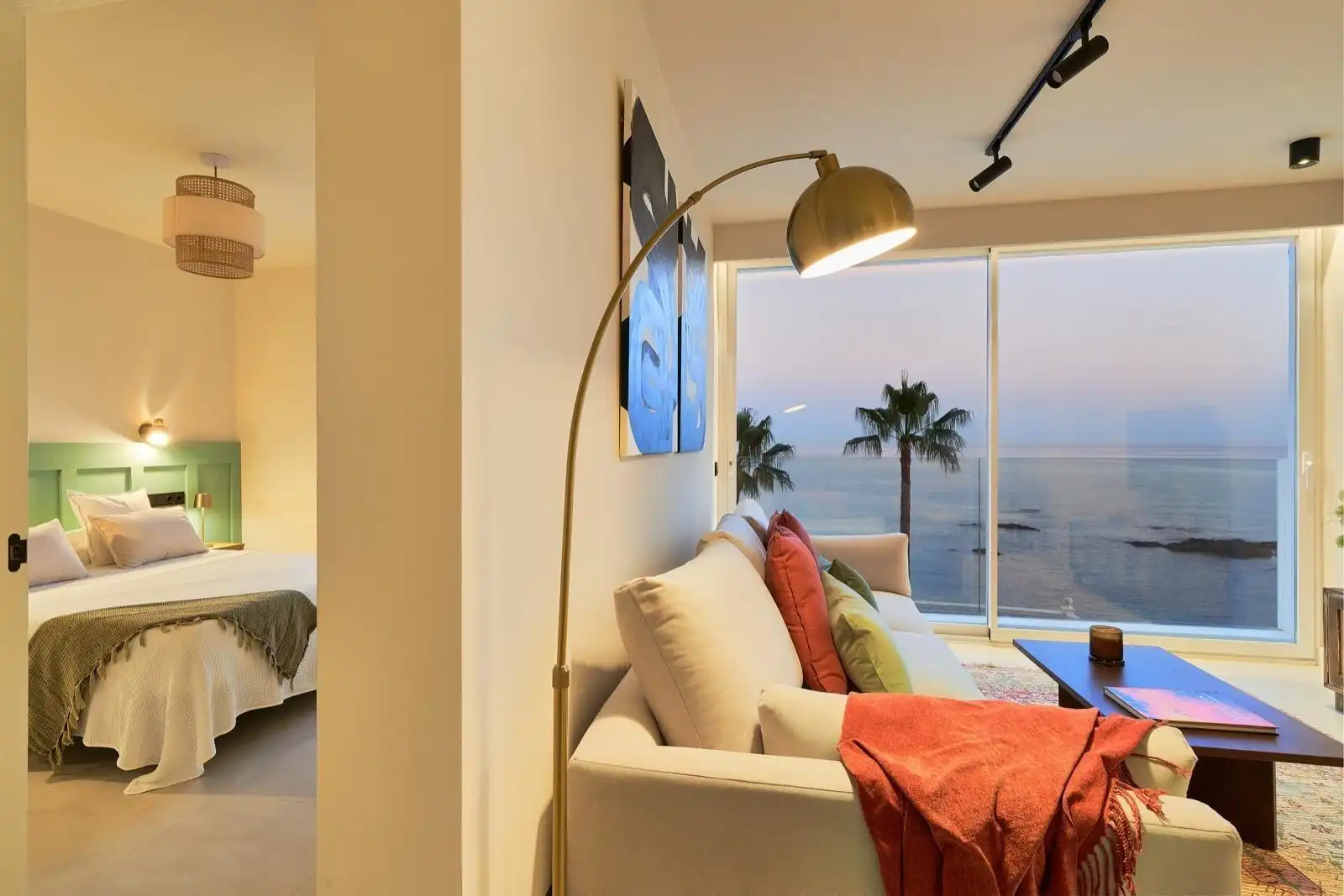 Dormitori de Apartament de lloguer en Benalmádena amb Aire condicionat, Terrassa i Moblat