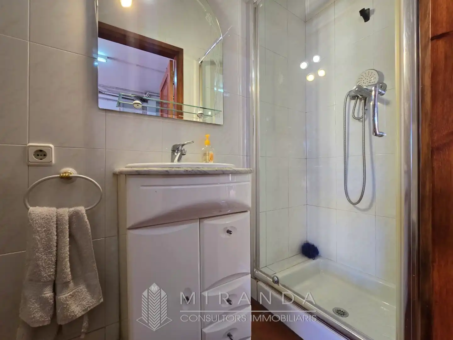 Baño de Casa adosada en venta en Canovelles con Aire acondicionado, Calefacción y Terraza