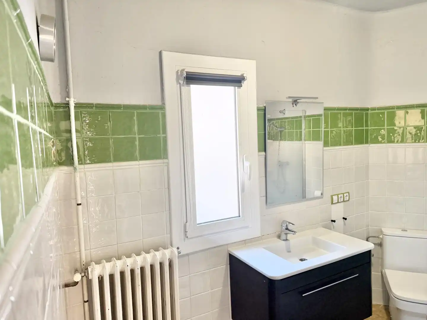 Baño de Casa adosada en venta en Guardiola de Berguedà con Calefacción, Terraza y Horno