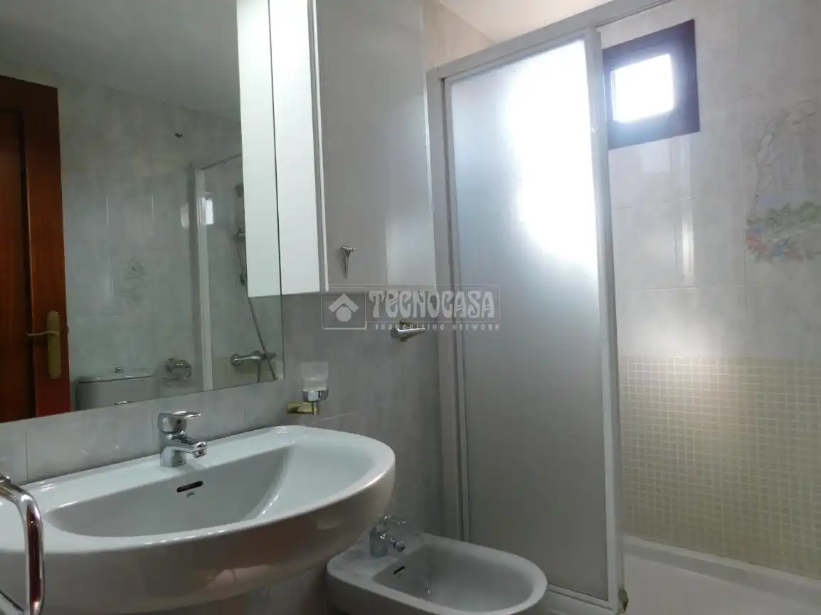 Bathroom of Flat for sale in Zaragoza  with Air Conditioner, Heating and Terrace