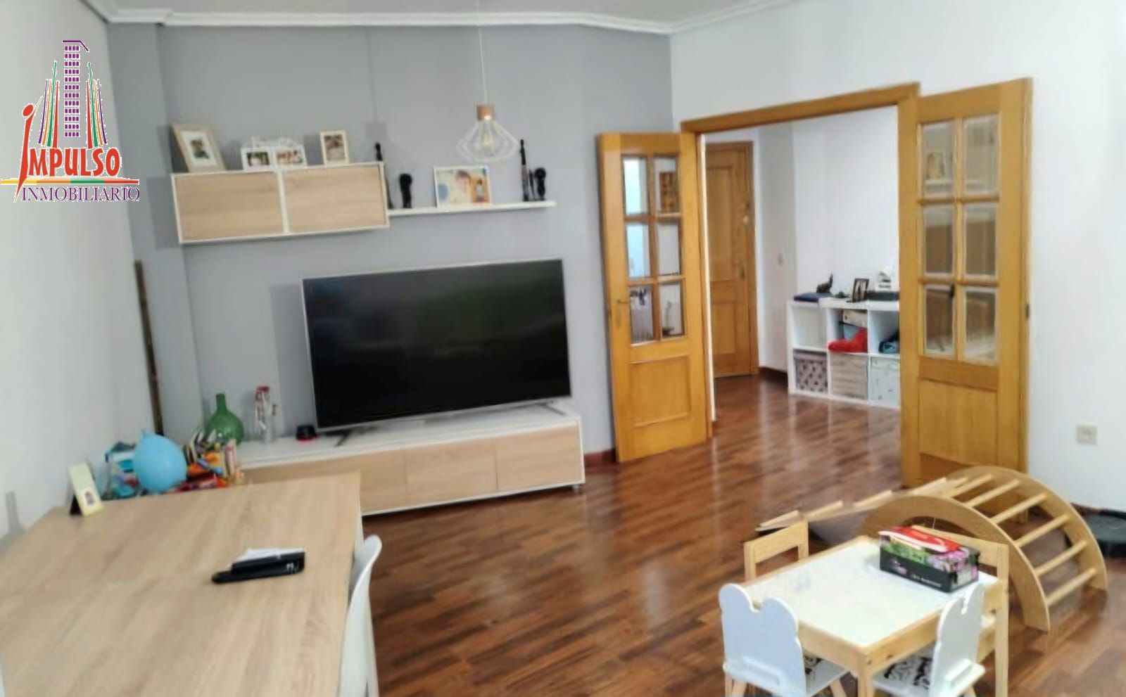 Sala d'estar de Pis en venda en  Albacete Capital amb Calefacció, Parquet i Terrassa