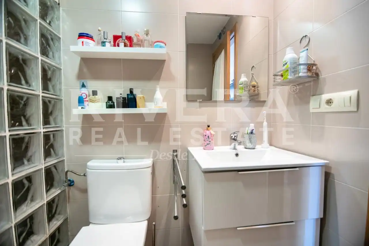 Bany de Àtic en venda en Sanxenxo amb Calefacció, Parquet i Terrassa