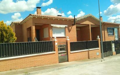 Casa adosada en venda a Calle Nuestra Señora de la Piedad, Santa Olalla