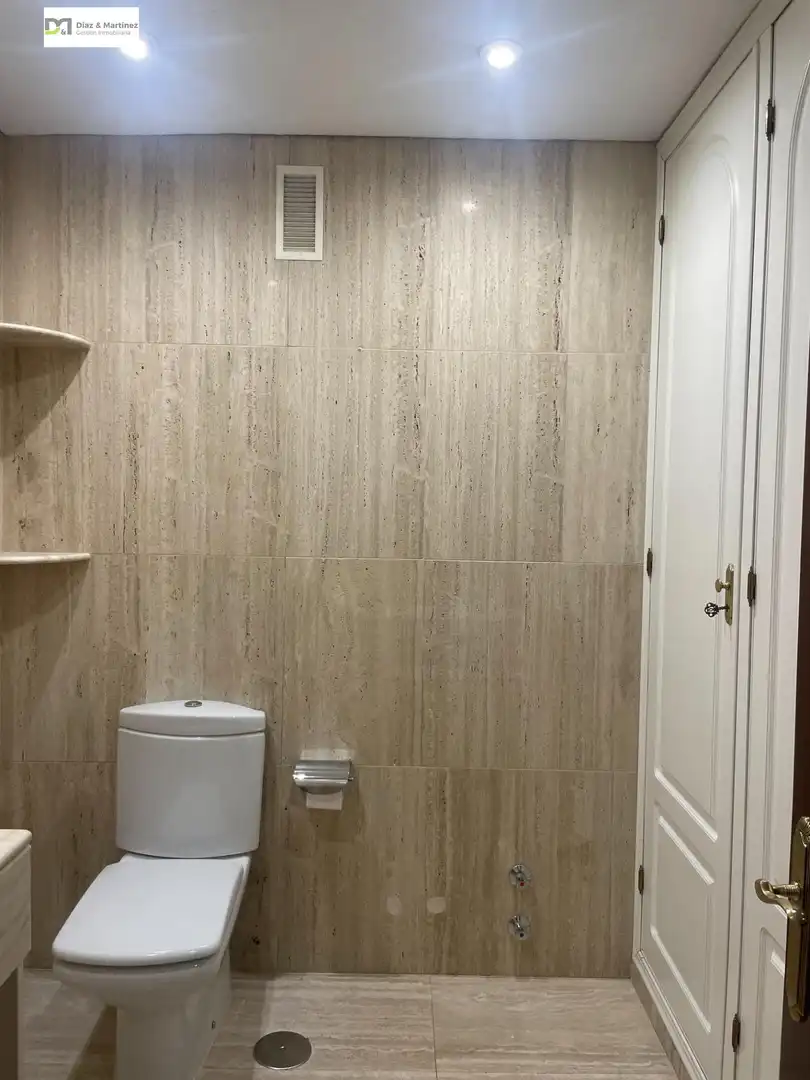 Badezimmer von Wohnung zur Miete in León Capital  mit Heizung, Parkett und Terrasse